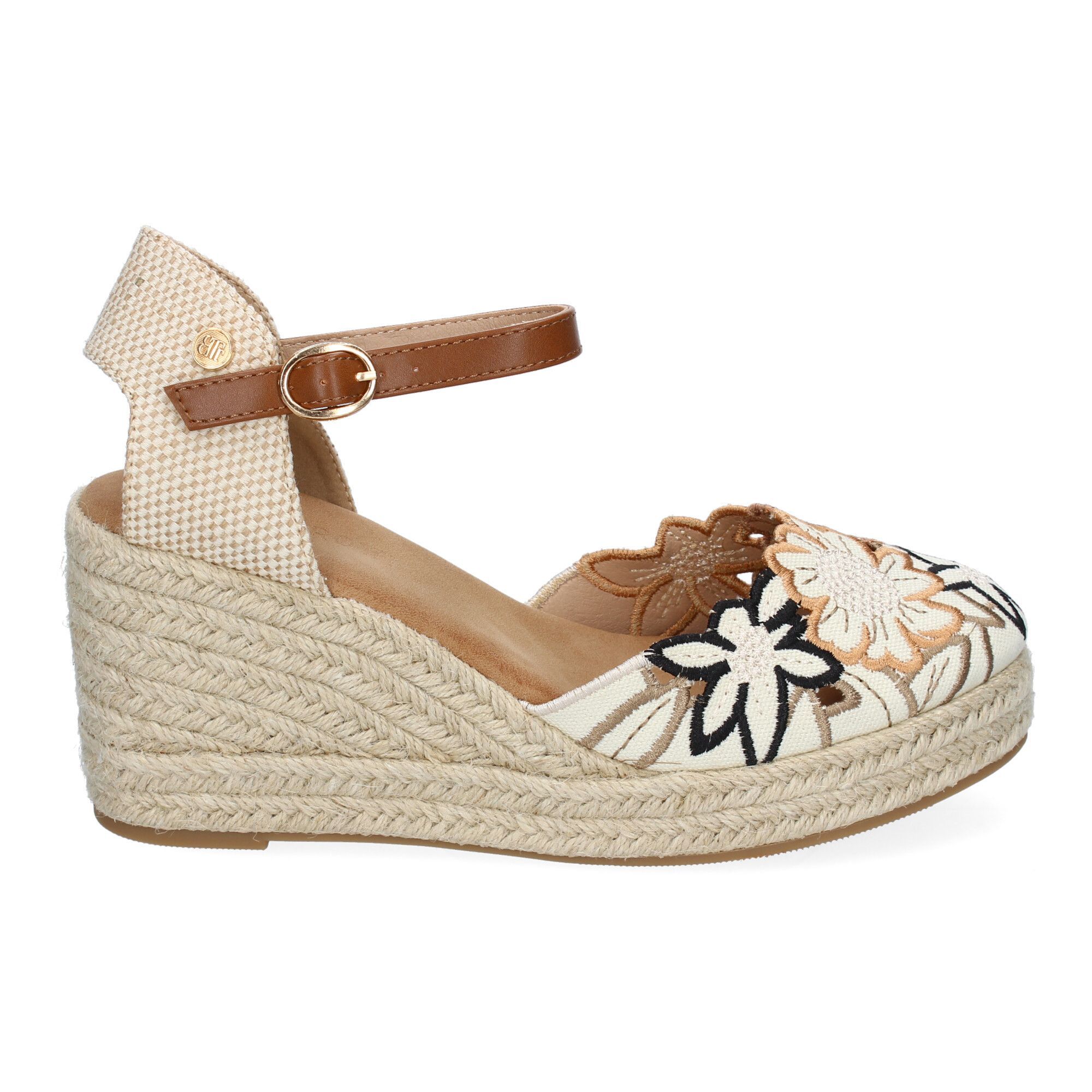 CF-3420-Camel_1.jpg