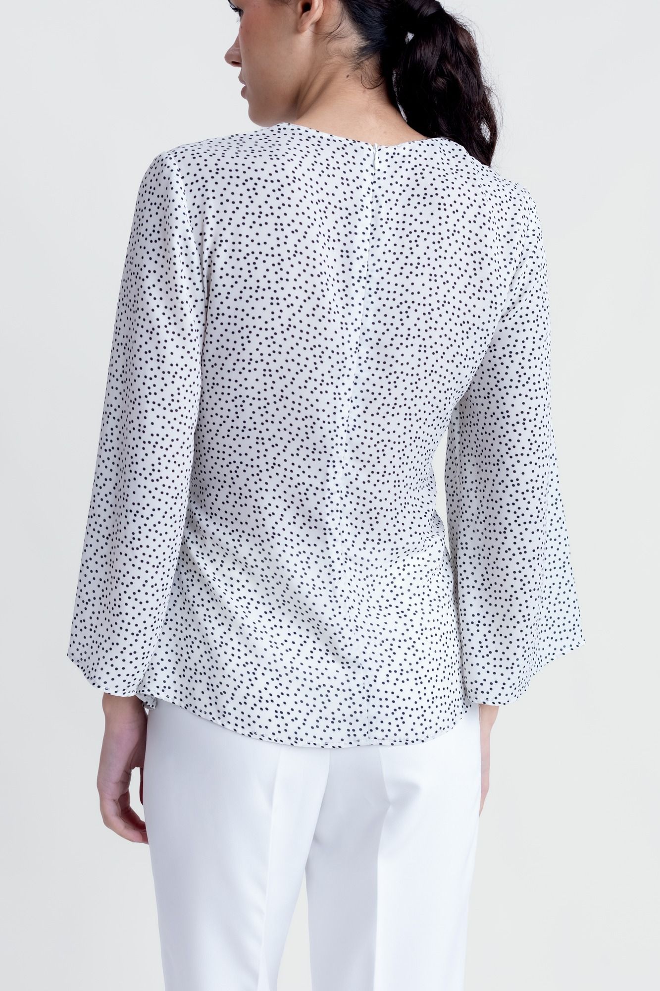 blusa_puntos_negros_3.jpg