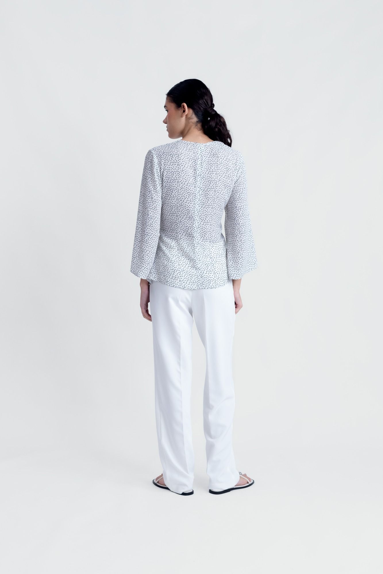 blusa_puntos_negros_4.jpg