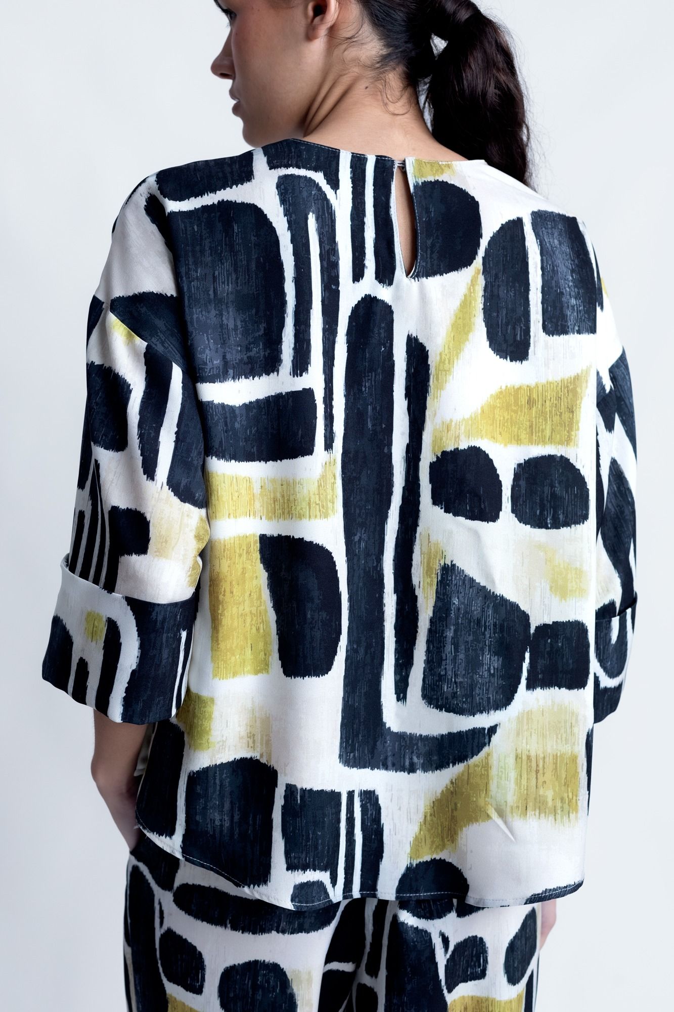 conjunto_estampado_azul_amarillo_3.jpg