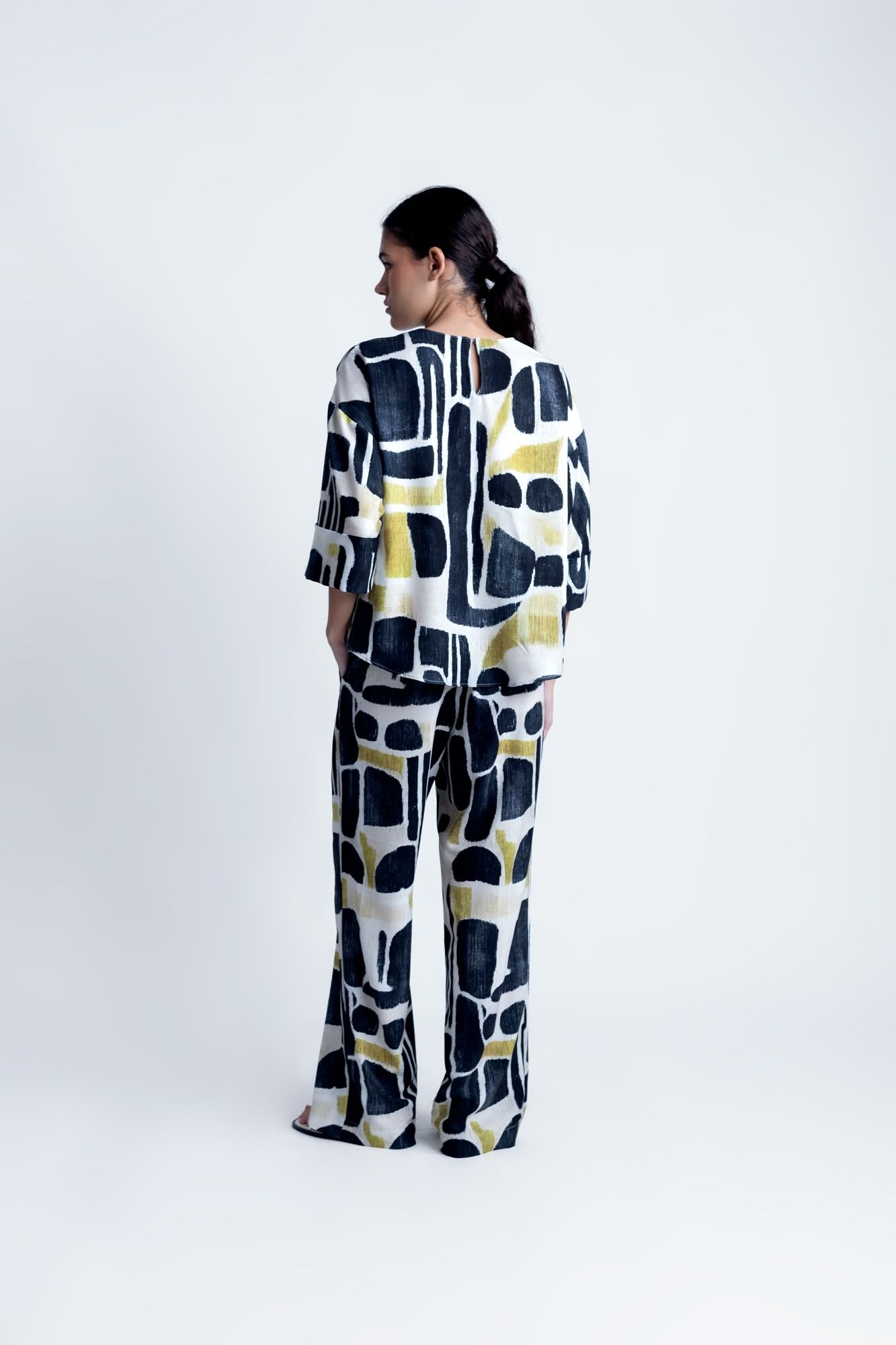 conjunto_estampado_azul_amarillo_4.jpg